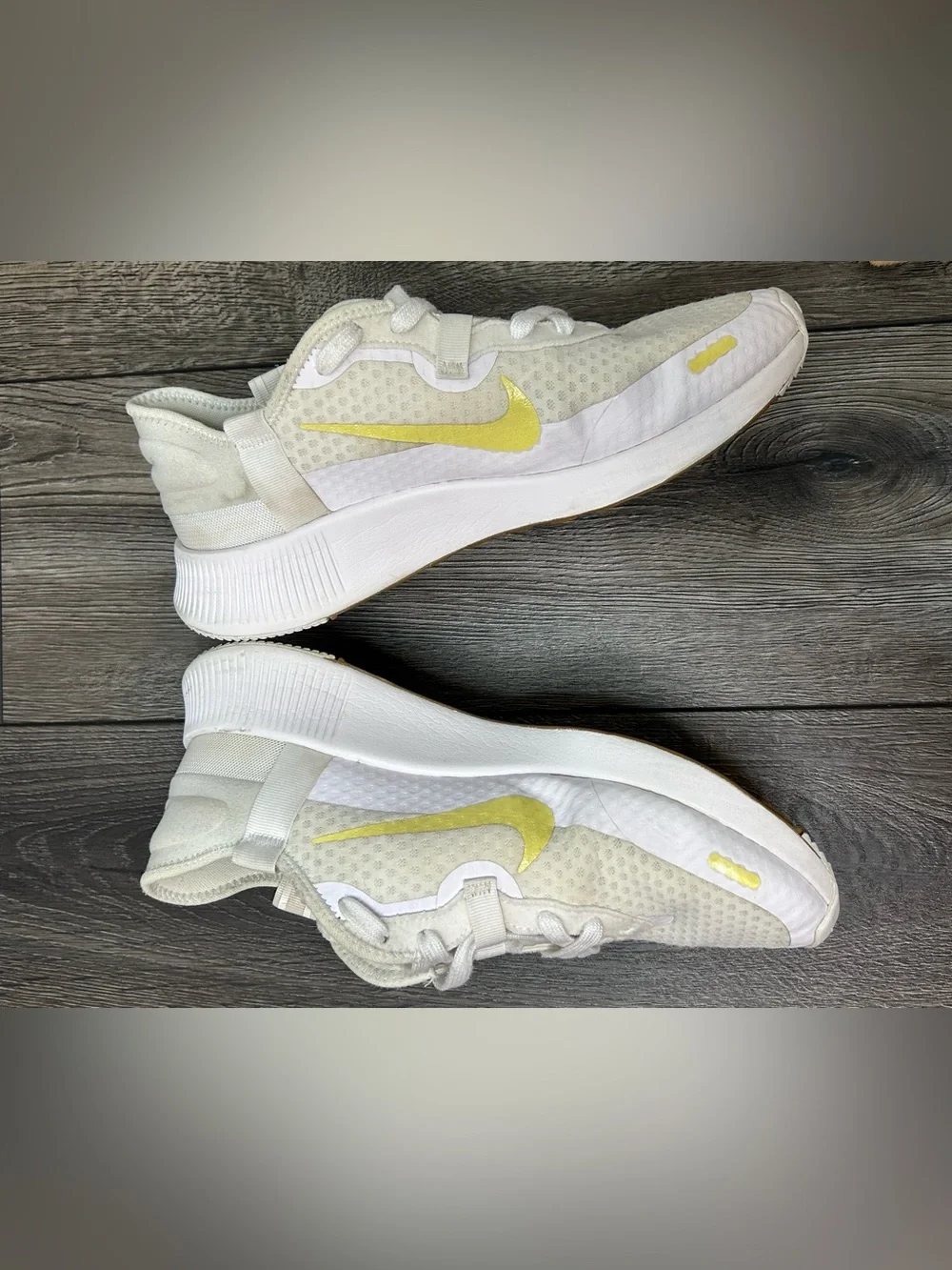 Nike In-Season TR 11 Training Shoes Cream Yellow Sneakers Women’s 10